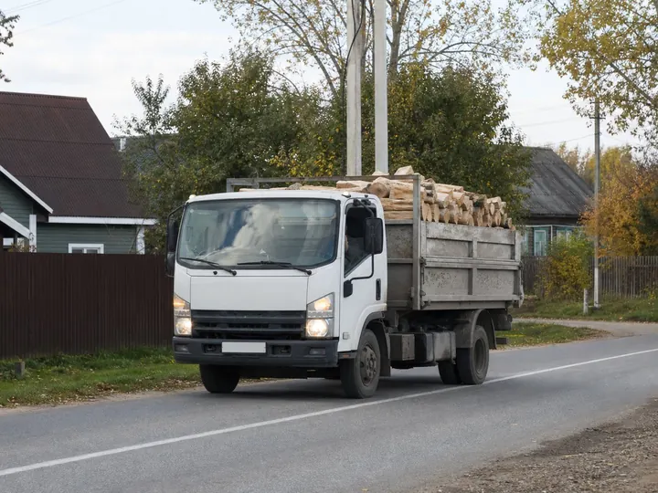Подвоз дров манипулятором с краном в Бронницах